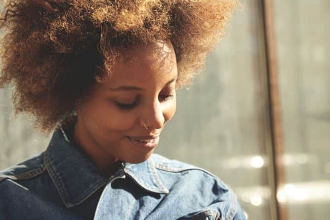 Afro Haare Richtig Kammen ᐅ Tipps Fur Bursten Kamme